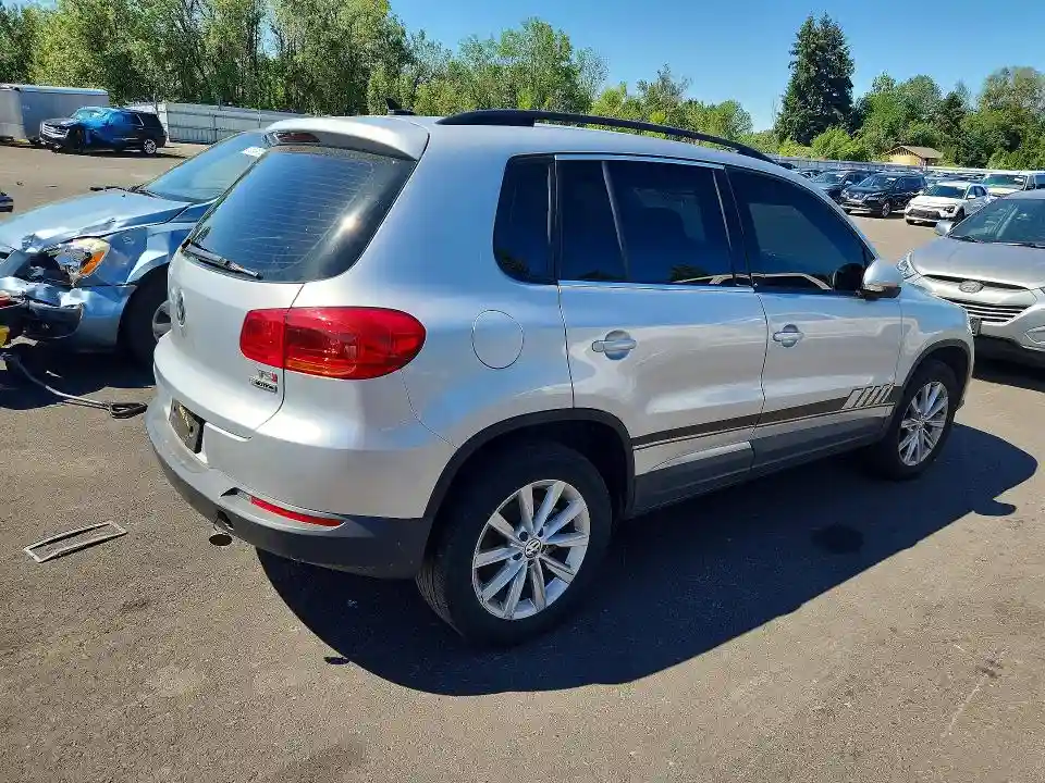 WVGBV7AX2HK051719 2017 VOLKSWAGEN TIGUAN-2