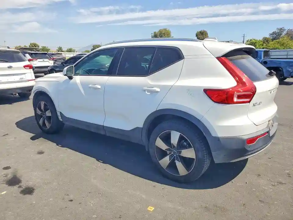YV4162UK5K2111545 2019 VOLVO XC40-1