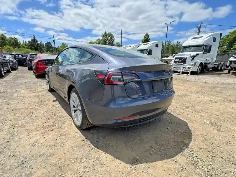 5YJ3E1EA5NF185418 2022 TESLA MODEL 3-2