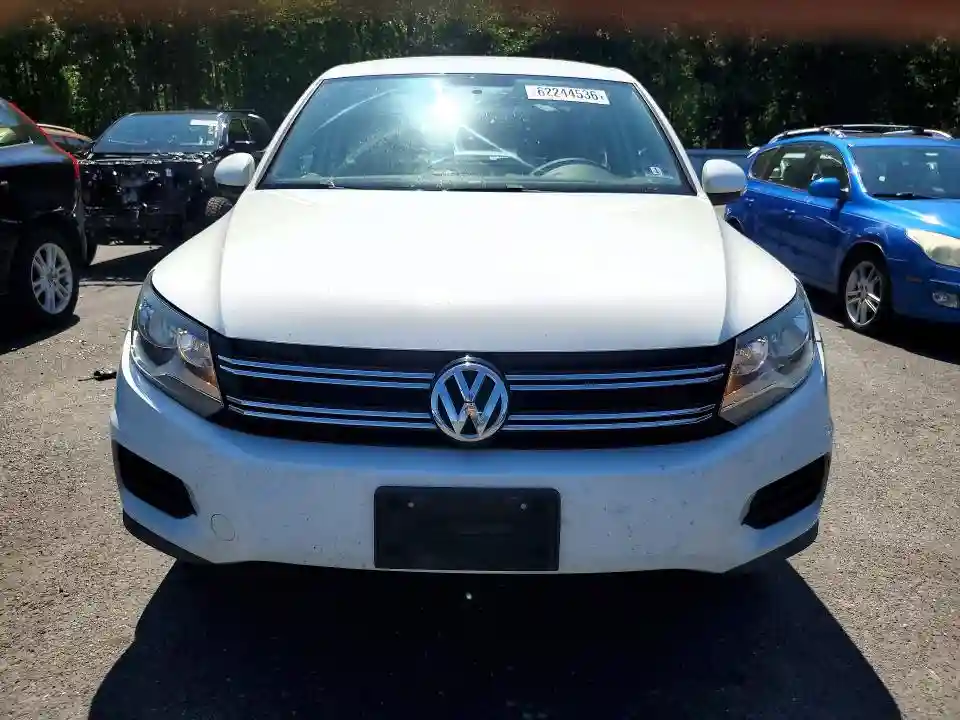 WVGBV7AX1HK052702 2017 VOLKSWAGEN TIGUAN-4