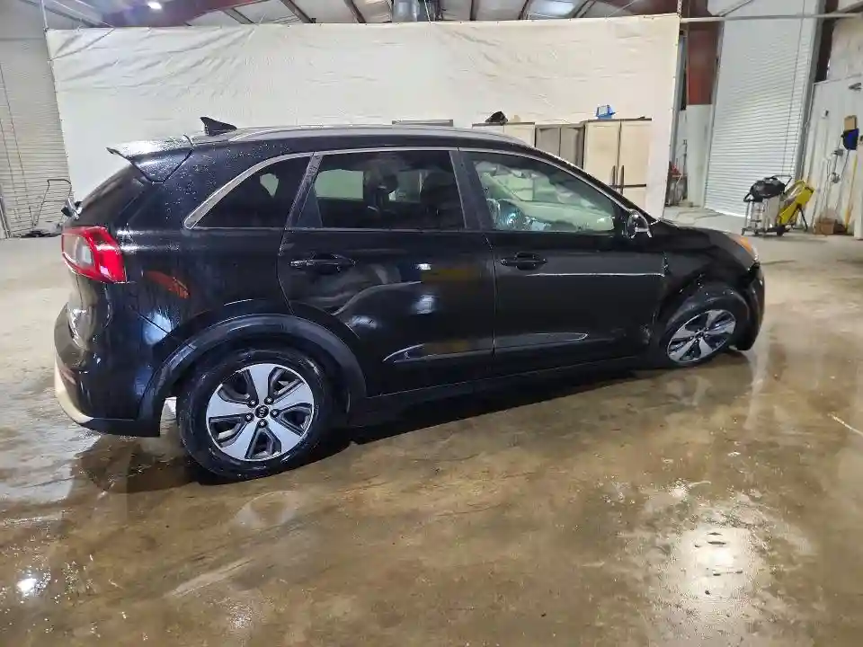 KNDCC3LC7H5067155 2017 KIA NIRO-2