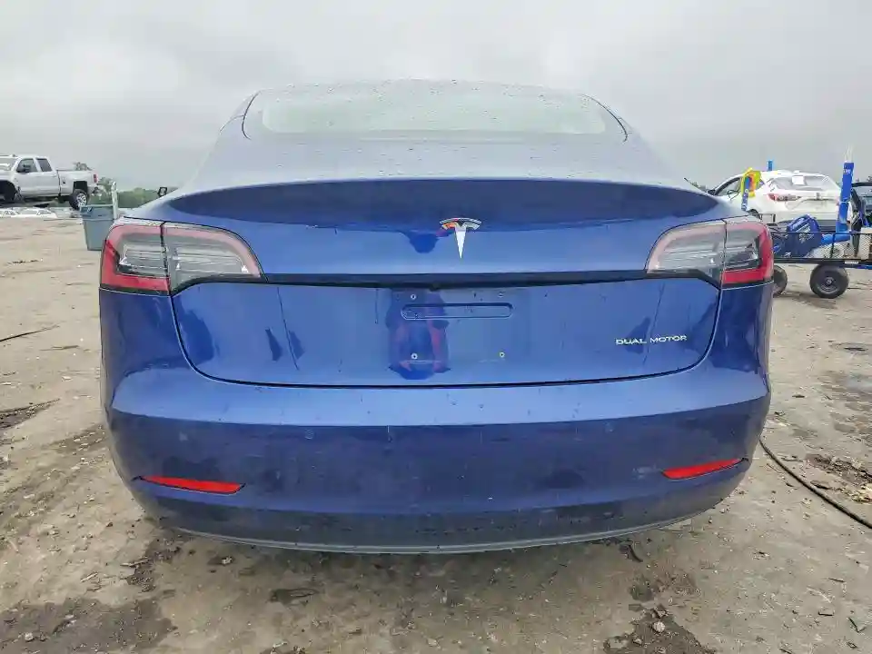 5YJ3E1EB1JF185497 2018 TESLA MODEL 3-5