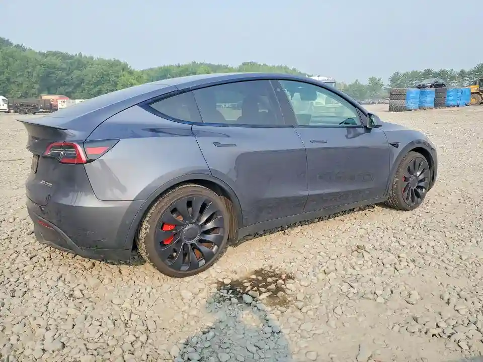 7SAYGDEFXPF582514 2023 TESLA MODEL Y-2