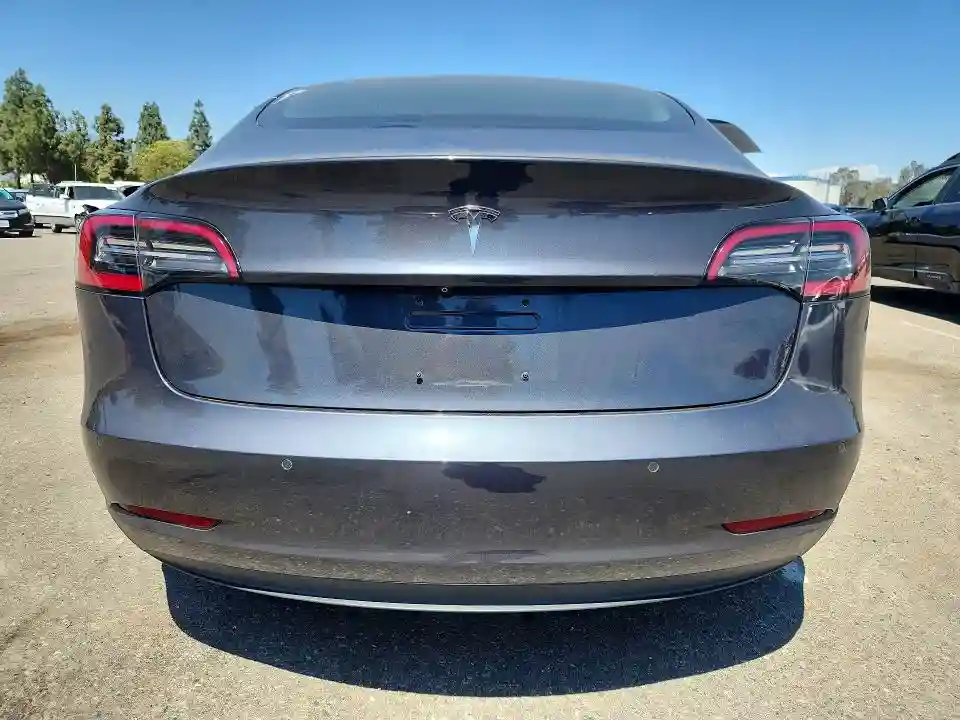 5YJ3E1EA6JF077741 2018 TESLA MODEL 3-5