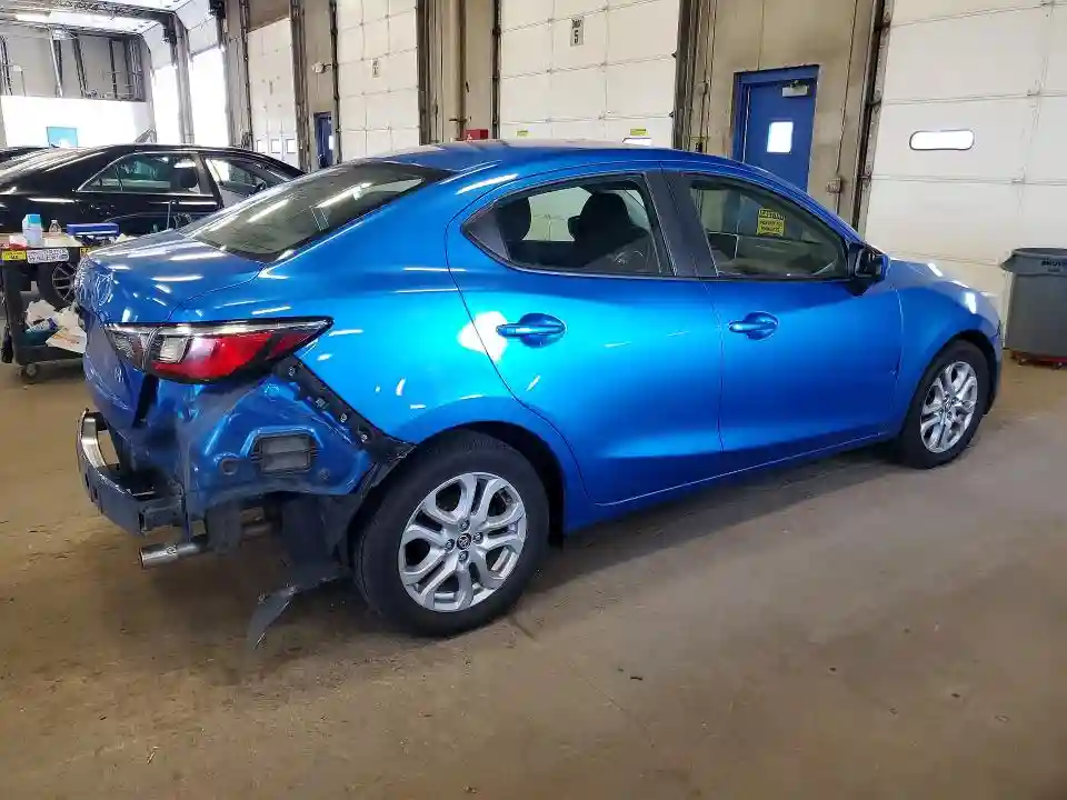 3MYDLBYV7HY162375 2017 TOYOTA YARIS-2
