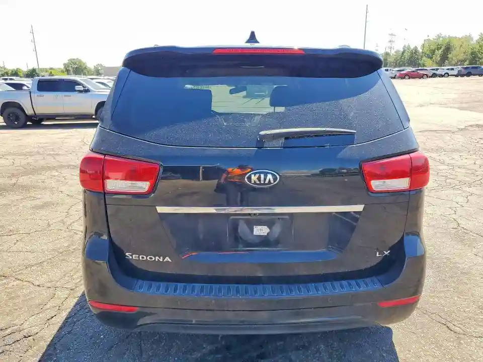 KNDMB5C1XH6322697 2017 KIA SEDONA-5