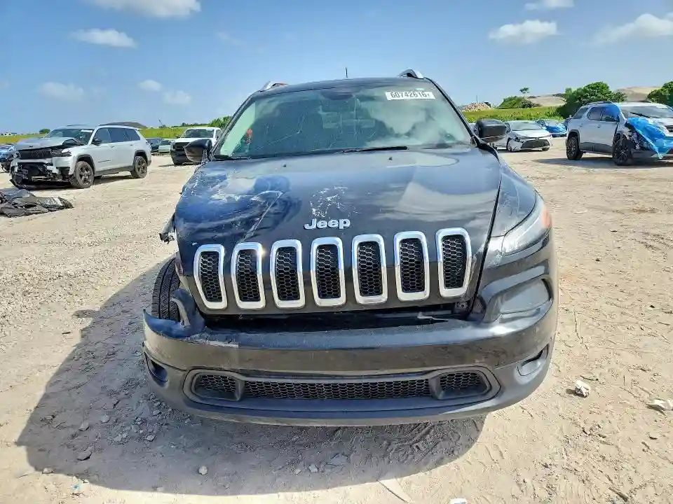 1C4PJLCB1HW613523 2017 JEEP GRAND CHEROKEE-4