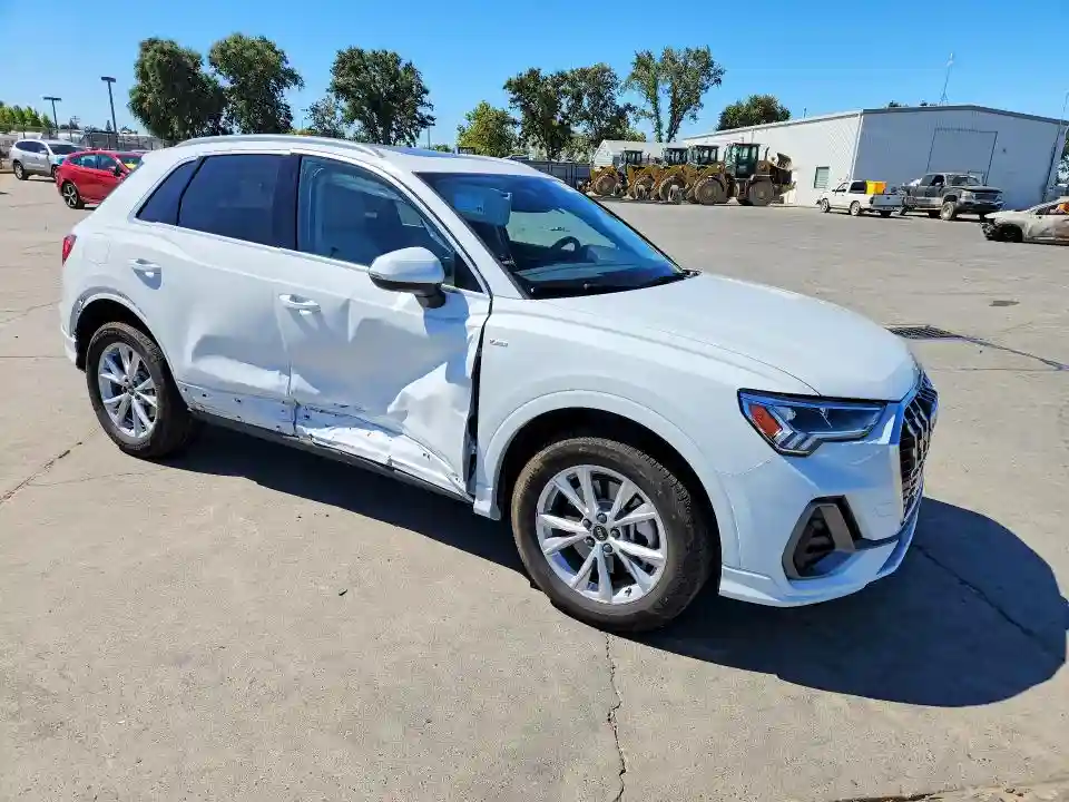 WA1EECF34S1082705 2025 AUDI Q3-3