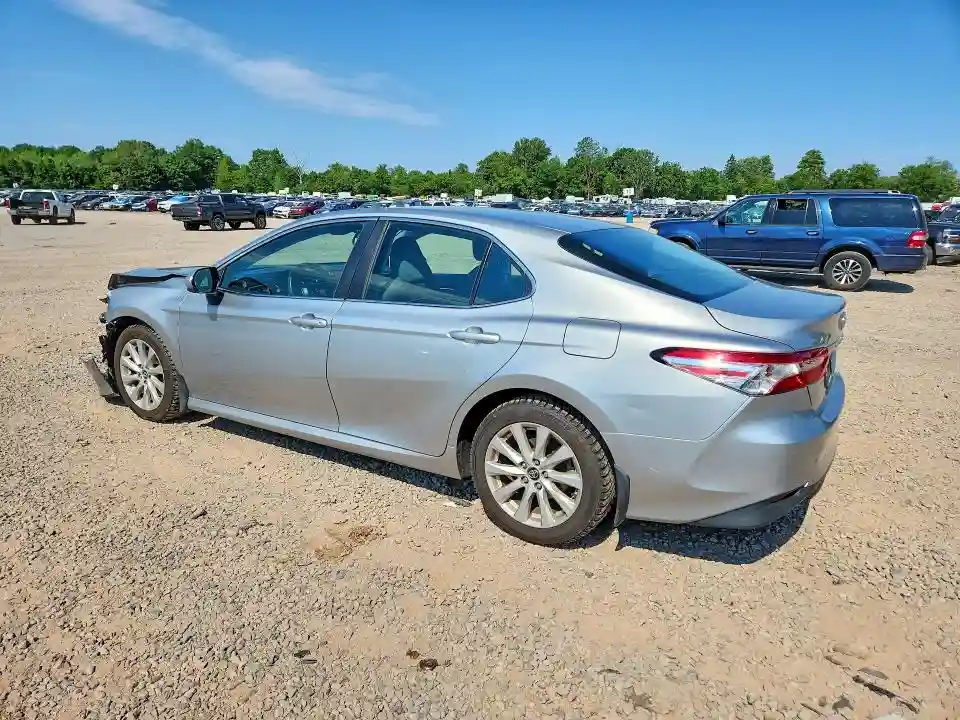 4T1B11HK7JU640598 2018 TOYOTA CAMRY-1