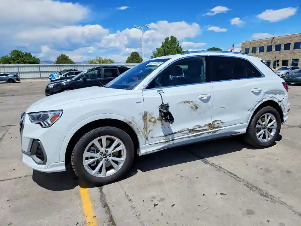 WA1EECF37P1031223 2023 AUDI Q3-0