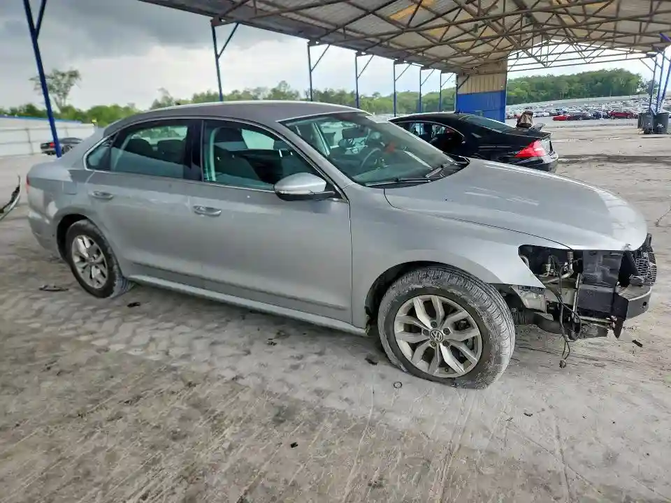 1VWAT7A38HC072701 2017 VOLKSWAGEN PASSAT-3