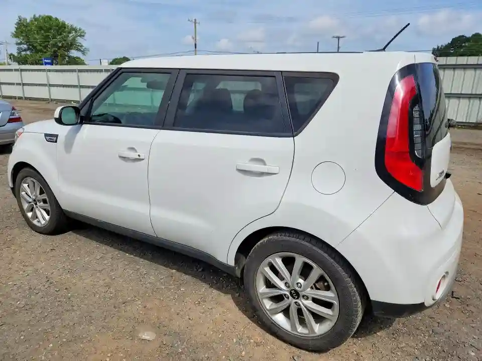 KNDJP3A58J7904120 2018 KIA SOUL-1