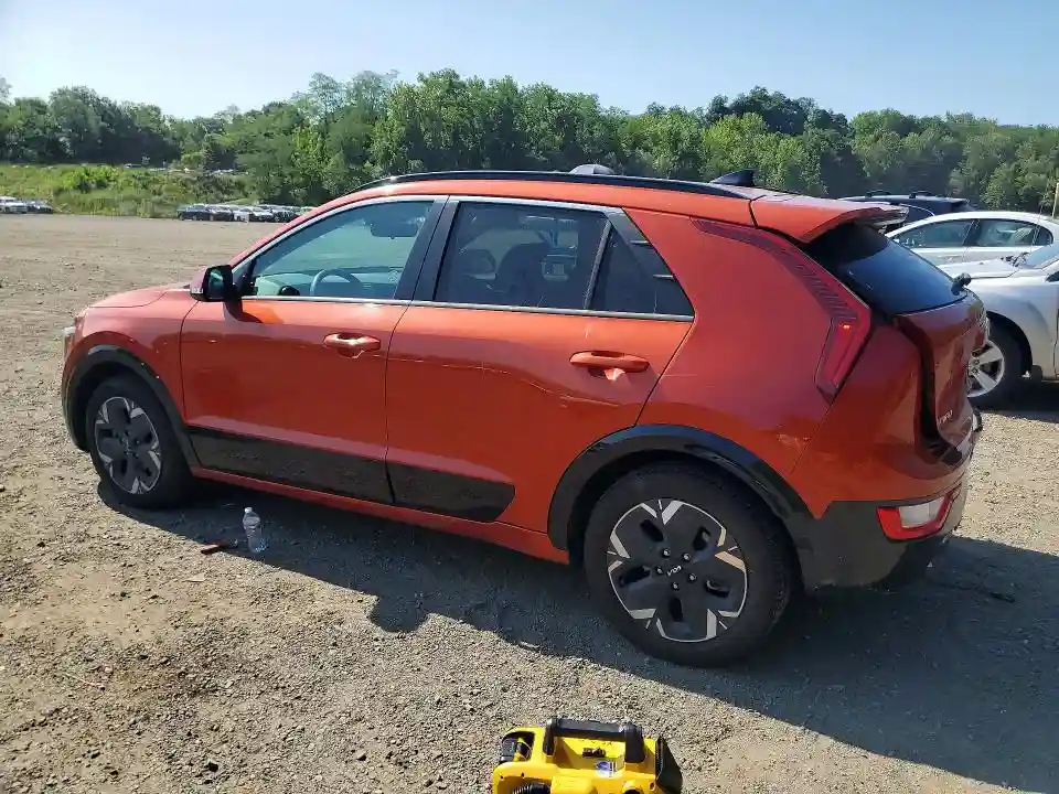 KNDCR3L13P5050932 2023 KIA NIRO-1