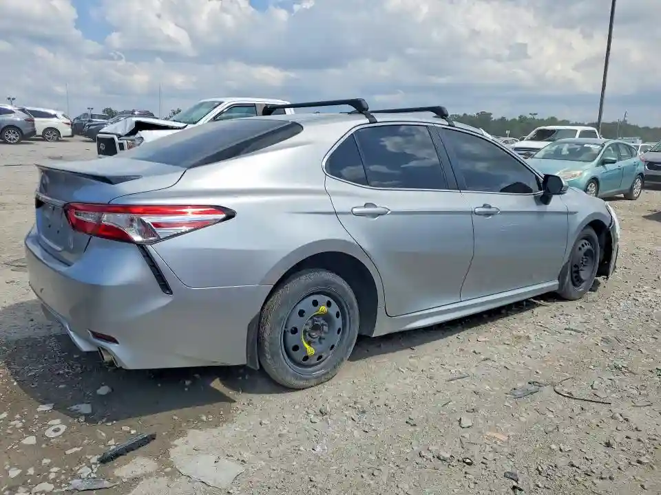 4T1B11HK0JU619818 2018 TOYOTA CAMRY-2