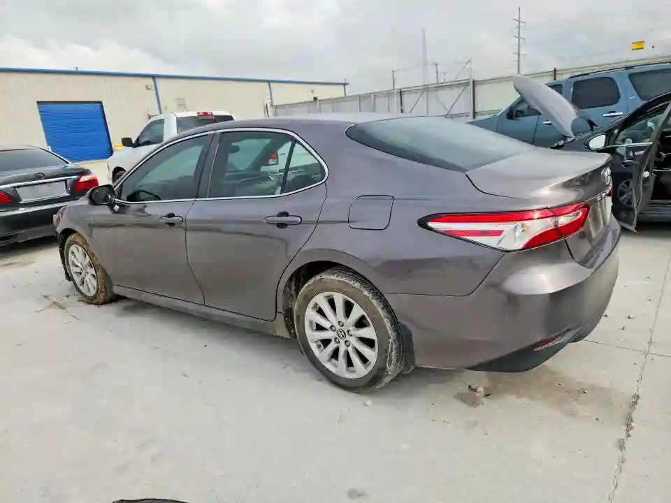 4T1B11HK4JU136123 2018 TOYOTA CAMRY-1