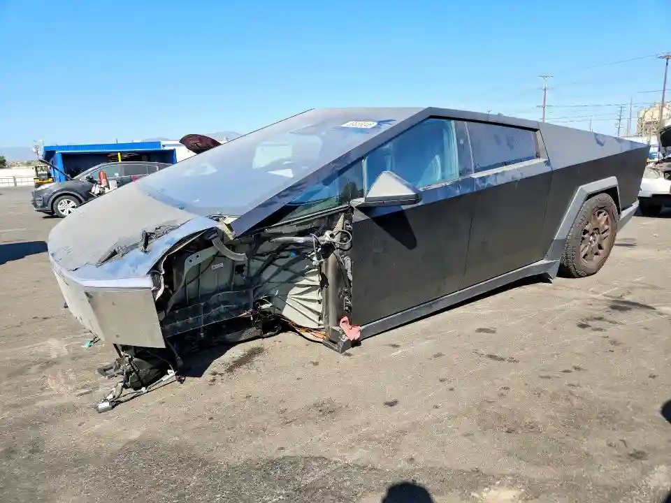 7G2CEHED4RA020222 2024 TESLA CYBERTRUCK-0