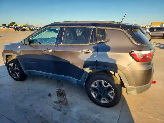 3C4NJDDB5JT451662 2018 JEEP COMPASS-1