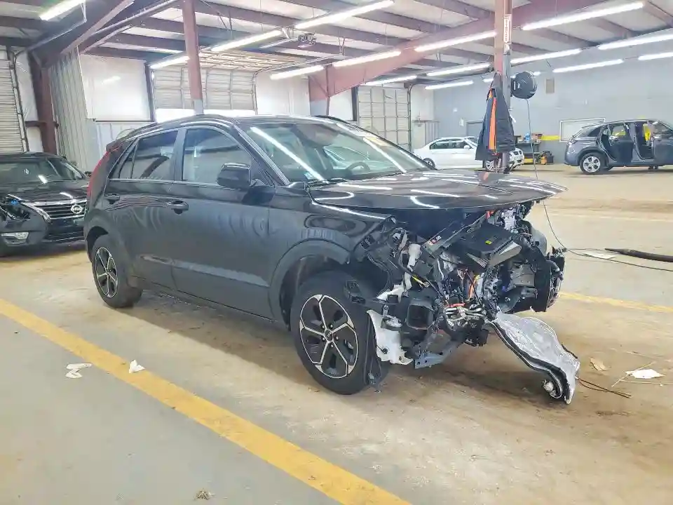 KNDCP3LE0S5306056 2025 KIA NIRO-3