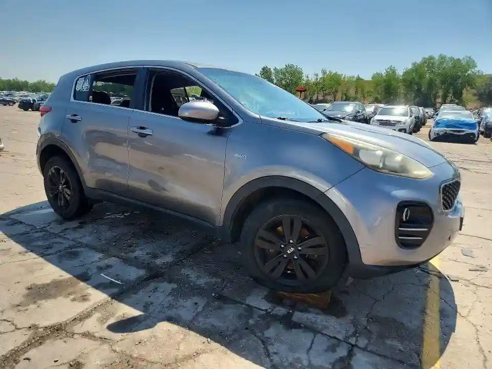 KNDPMCAC6J7325578 2018 KIA SPORTAGE-3
