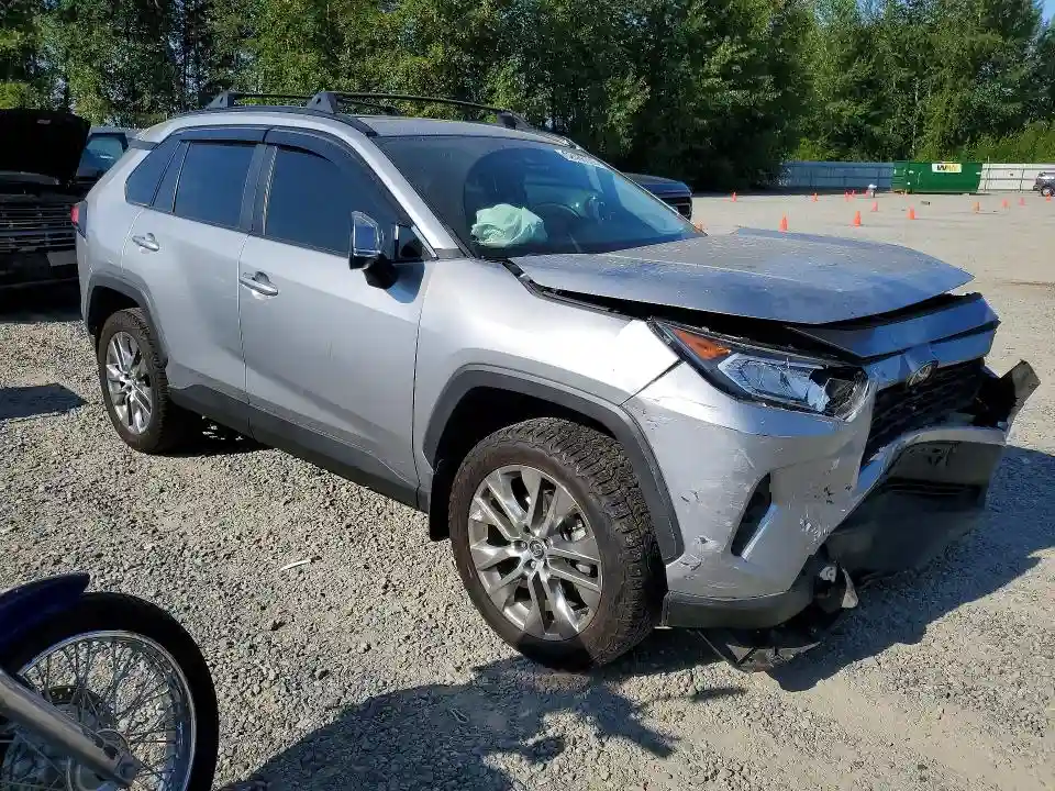 2T3A1RFV6LC131945 2020 TOYOTA RAV4-3