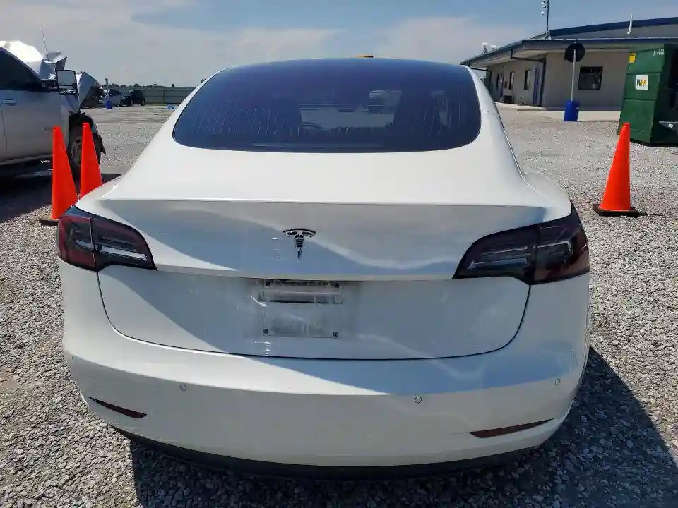 5YJ3E1EA2JF014748 2018 TESLA MODEL 3-5