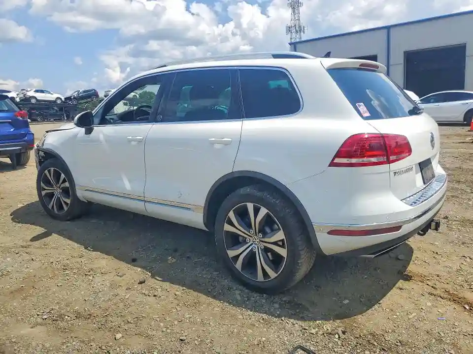 WVGRF7BP4HD004299 2017 VOLKSWAGEN TOUAREG-1