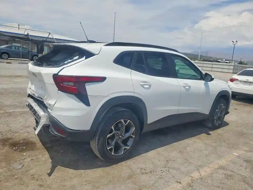 KL77LHEP1SC038376 2025 CHEVROLET TRAX-2