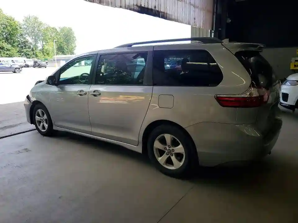 5TDKZ3DCXJS921127 2018 TOYOTA SIENNA-1