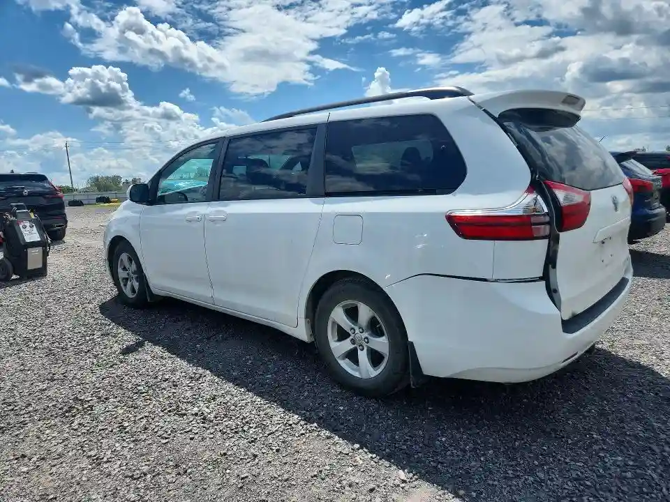 5TDKZ3DC6HS853256 2017 TOYOTA SIENNA-1
