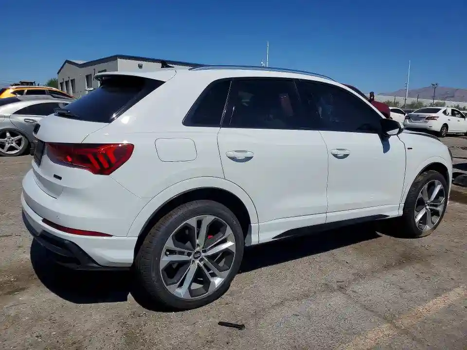 WA1EECF31K1074836 2019 AUDI Q3-2