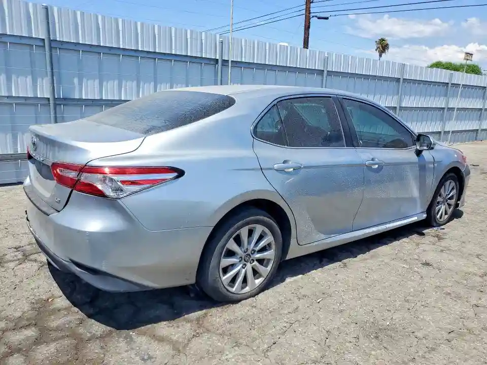 4T1B11HK8JU150445 2018 TOYOTA CAMRY-2