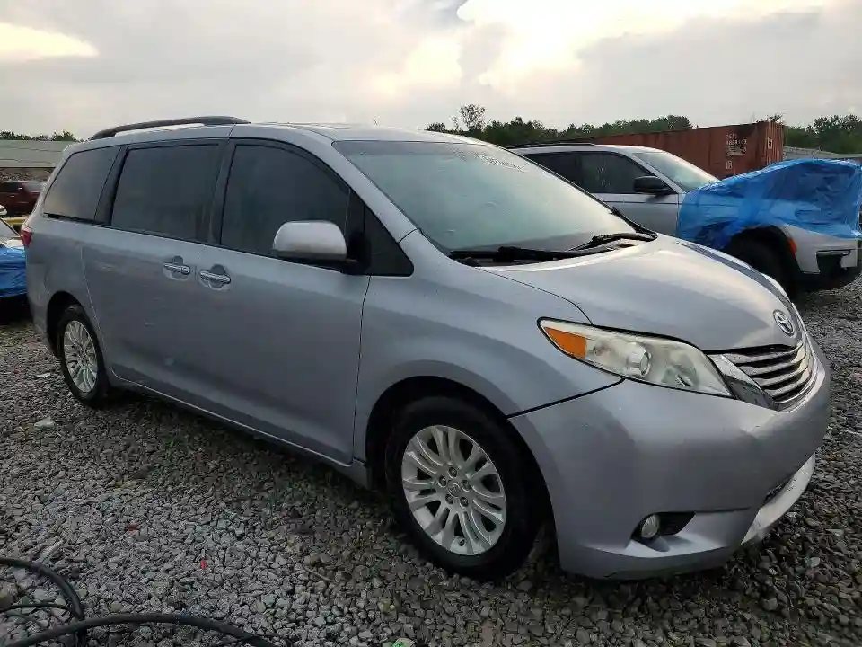 5TDYZ3DC4HS809735 2017 TOYOTA SIENNA-3