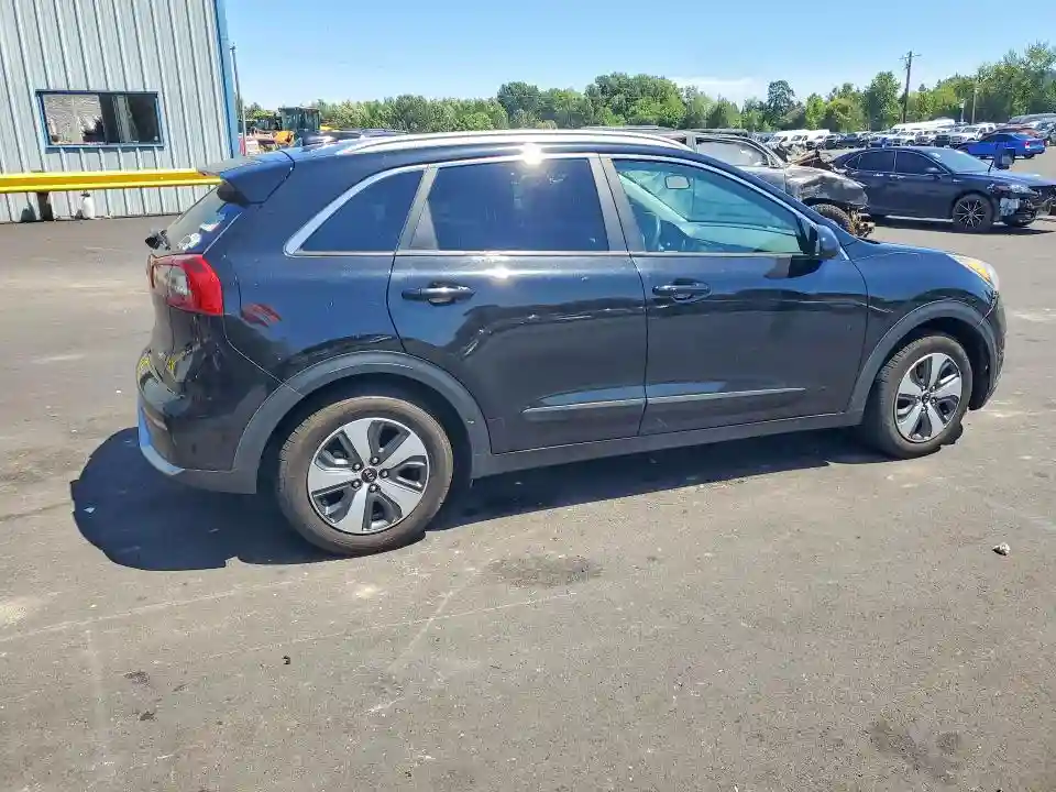 KNDCB3LC8H5084453 2017 KIA NIRO-2