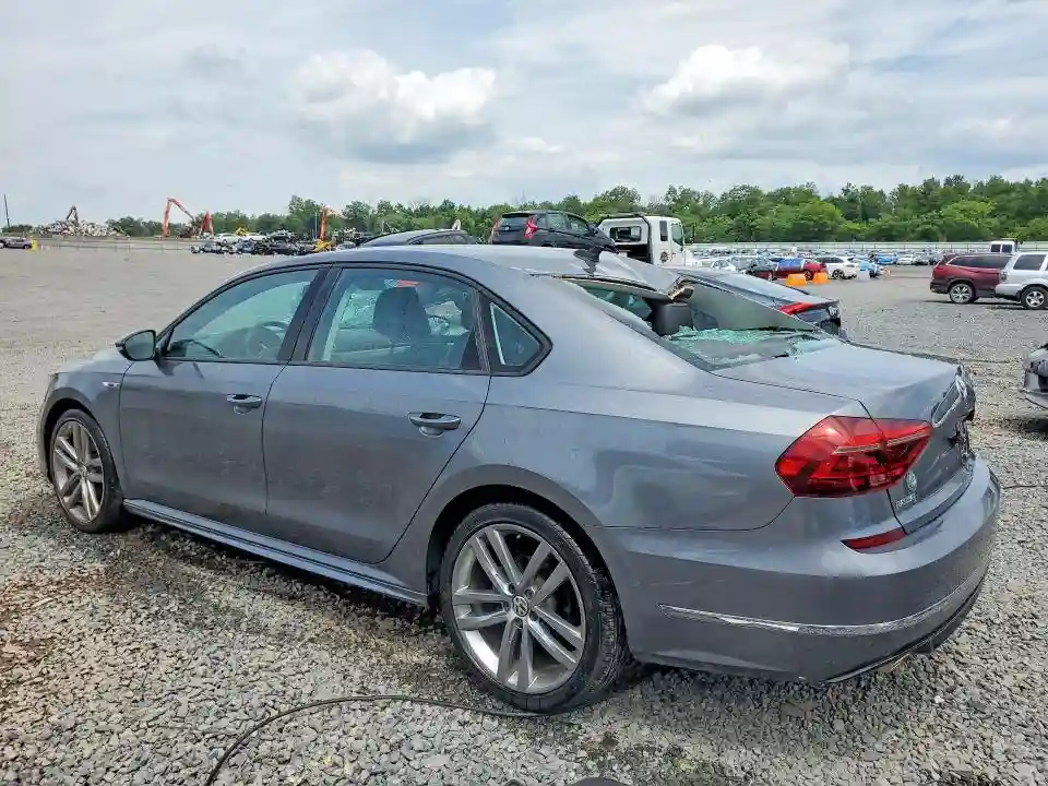 1VWAA7A38JC009917 2018 VOLKSWAGEN PASSAT-1
