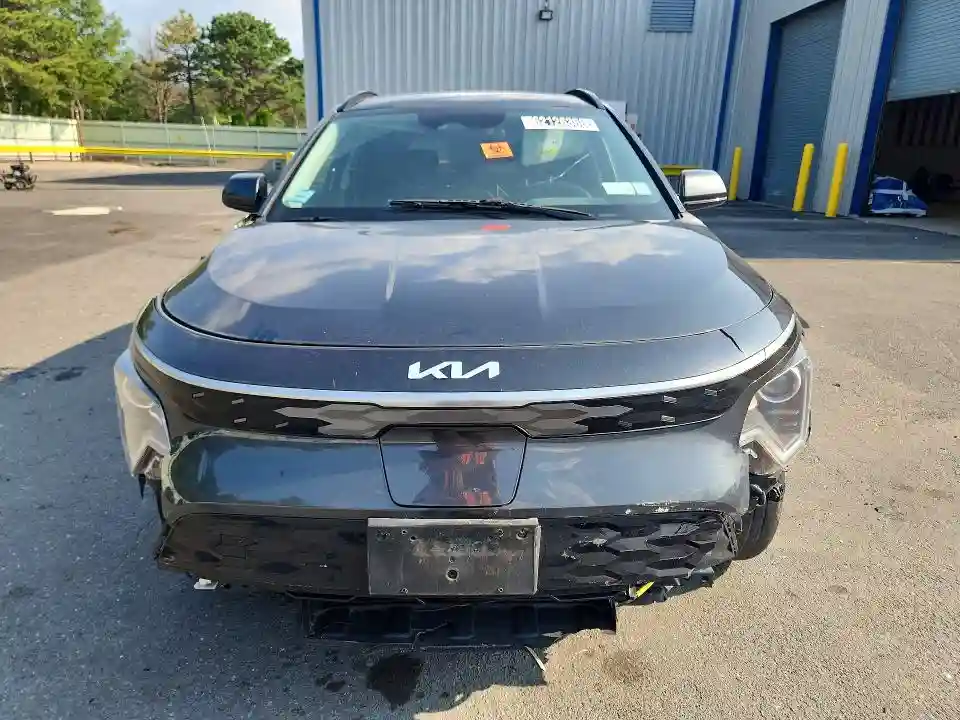 KNDCR3L11P5045972 2023 KIA NIRO-4