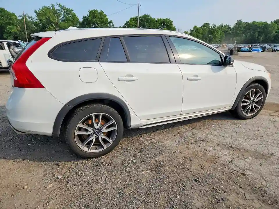YV4612HK5G1008606 2016 VOLVO V60-2