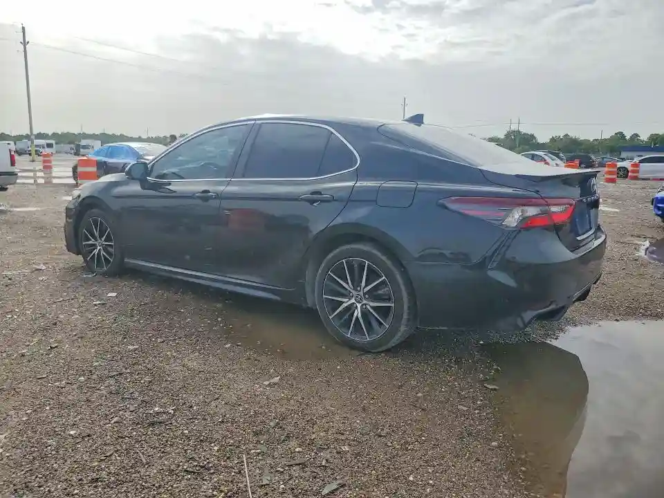 4T1G11AKXNU618651 2022 TOYOTA CAMRY-1