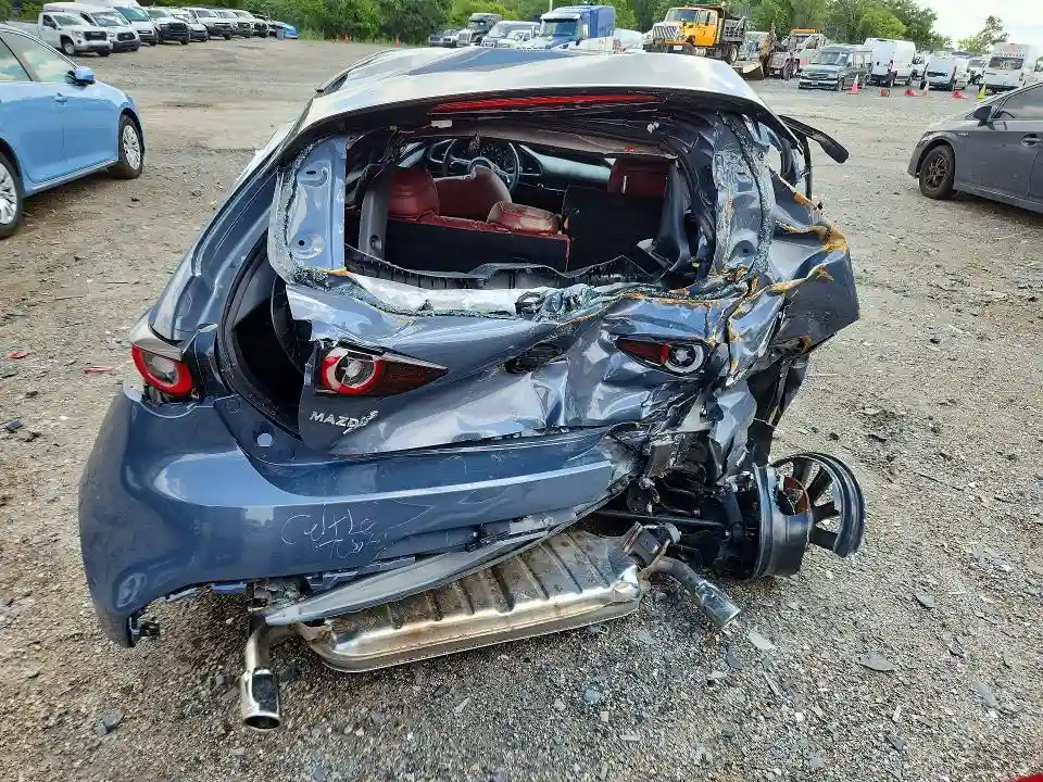 JM1BPBLL7T1854049 2026 MAZDA 3-5