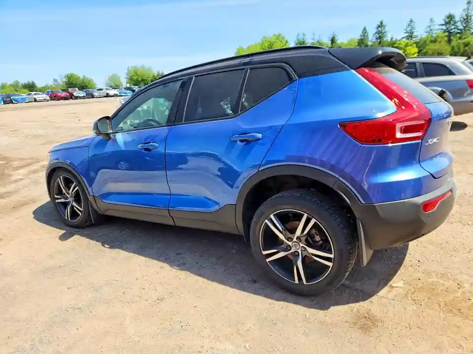 YV4162UM2M2559939 2021 VOLVO XC40-1