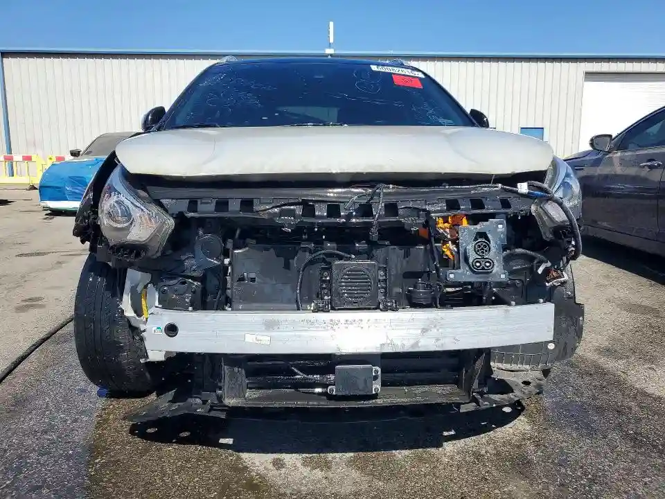 KNDCE3LG6N5145997 2022 KIA NIRO-4