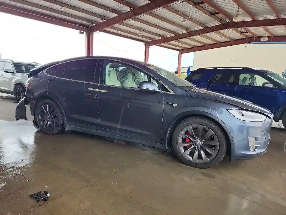 5YJXCDE44JF081127 2018 TESLA MODEL X-3