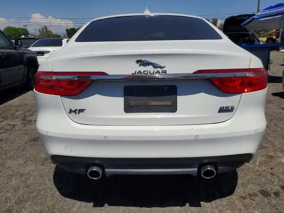 SAJBK4BV6HCY28598 2017 JAGUAR XF-5