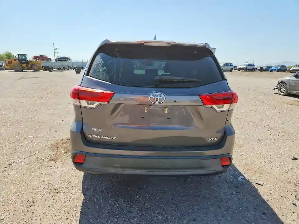 5TDKZRFH4JS258715 2018 TOYOTA HIGHLANDER-5