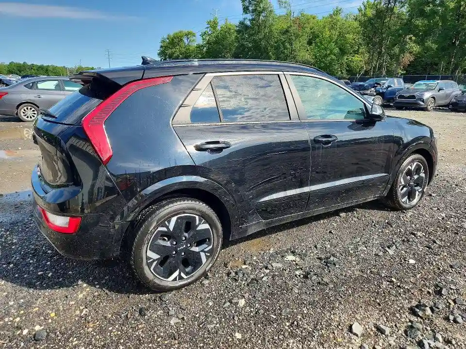KNDCR3L12P5024709 2023 KIA NIRO-2