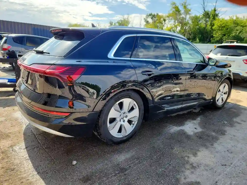 WA1LAAGE7KB011984 2019 AUDI E-TRON-2