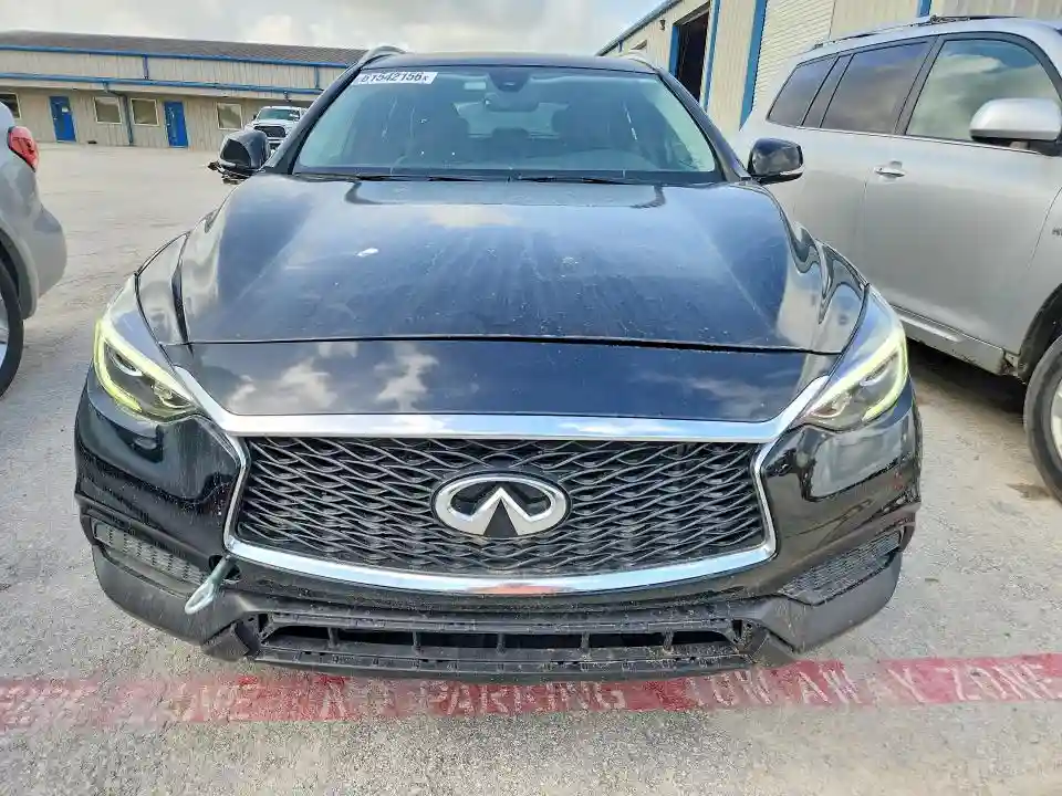 SJKCH5CR1JA057605 2018 INFINITI QX30-4