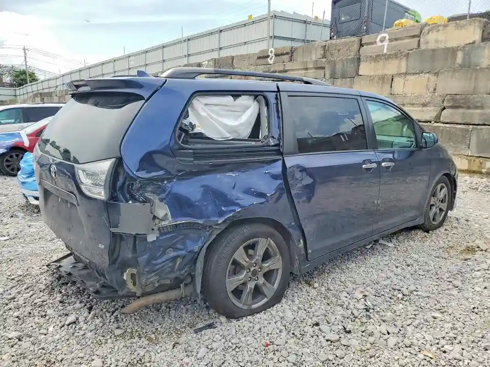 5TDXZ3DC3KS979006 2019 TOYOTA SIENNA-2
