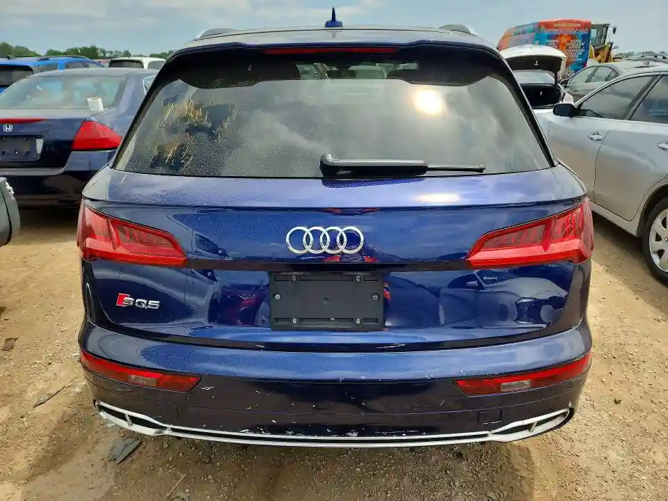 WA1A4AFY6J2028901 2018 AUDI SQ5-5