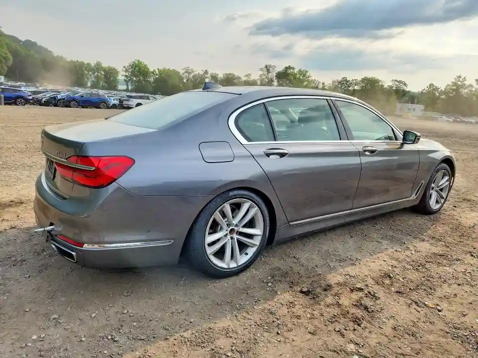 WBA7F2C56HG422399 2017 BMW 7 SERIES-2