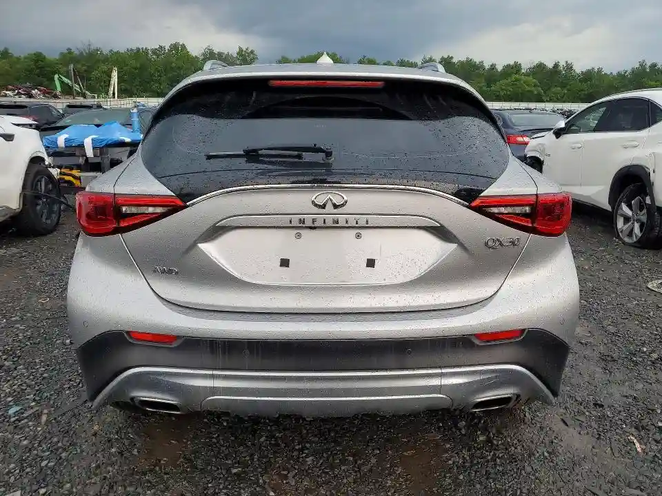 SJKCH5CR2HA016197 2017 INFINITI QX30-5